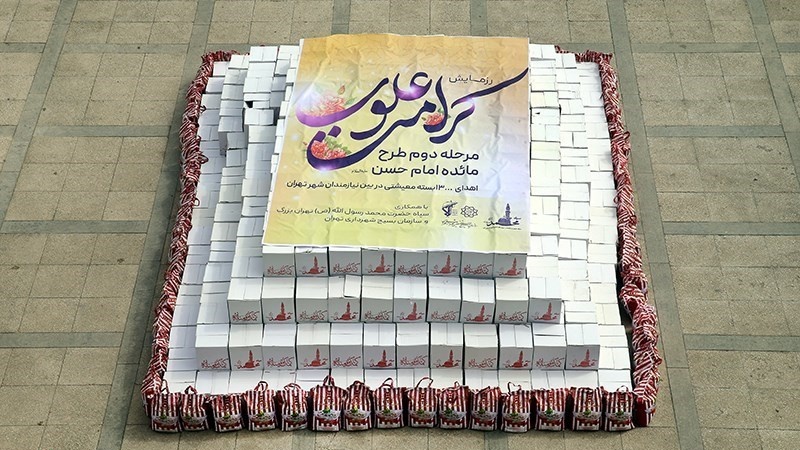 Pembagian Paket Sembako di Tehran, Rabu (27/7/2022).