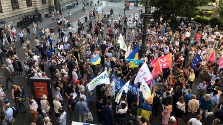 Crisi governo, manifestazioni pro-Draghi a Milano
