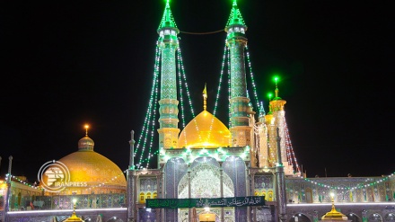 (FOTO) Mausoleo hazrat Masoumah (sa) illuminato vigilia Ghadir - 1