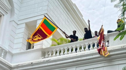 スリランカで、大統領官邸が抗議者らにより占拠