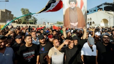 Sadr taraftarları yeniden parlamentoyu bastı