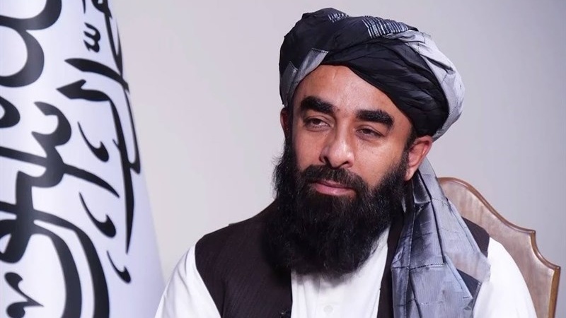 مجاهد باز هم از اوضاع حقوق بشری در افغانستان تحت حکومت طالبان دفاع کرد
