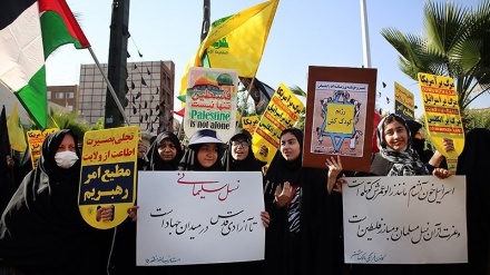 Warga Iran Kecam Kejahatan Israel di Palestina