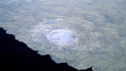 日本の気象庁が、小笠原の海底火山「海徳海山」周辺に噴火警報