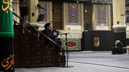 برگزاری مراسم عزاداری شام غریبان حسینی (ع) با حضور رهبر معظم انقلاب