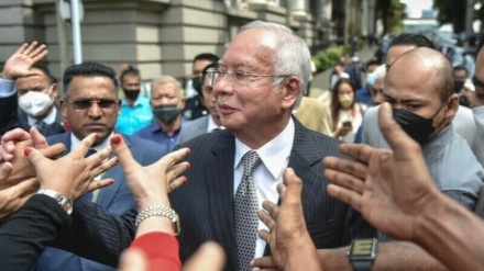 मलेशियाः पूर्व प्रधानमंत्री को करप्शन के आरोप में दी गई 12 साल की सज़ा बरक़रार