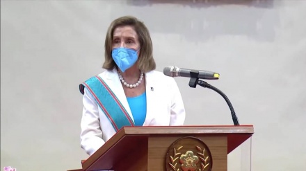 Nancy Pelosi viziton kufirin mes dy Koreve