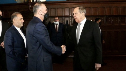 イランとロシアの外相らが会談