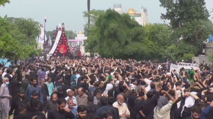  Pakistanis hold mourning processions to pay tribute to Imam Hussain (AS)