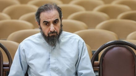 Von Schweden unterstützter Terroristen-Führer bekennt sich der Verbrechen gegen Iraner schuldig