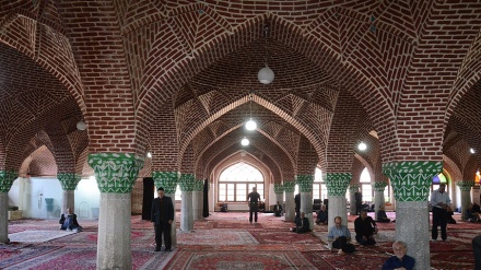 イラン北西部タブリーズの６３本の柱のモスク