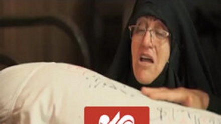 لحظه دیدار خانواده شهدای مدافع حرم خان طومان با پیکر عزیزانشان