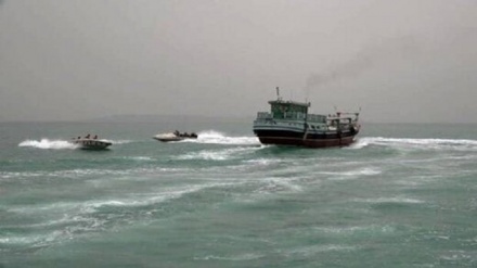  توقیف شناور حامل سوخت قاچاق در آبهای خلیج‌فارس