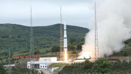 Cina Kirim Belasan Satelit Baru ke Luar Angkasa