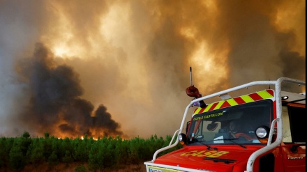  Wildfires rage in France, thousands evacuated from homes 