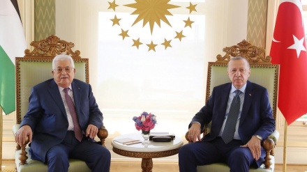 אבו מאזן מגיע לביקור רשמי בטורקיה לפי הזמנה מנשיא המדינה