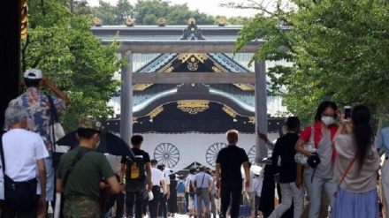 靖国神社で早朝から大行列、７７回目の終戦の日に鎮魂祈願