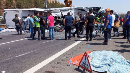 Two road accidents kill over 30, injure dozens in Turkey