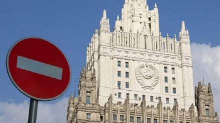 Demonstrasi Anti-Amerika di Depan Kedubes AS di Rusia