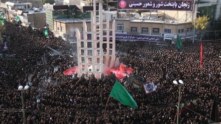 イラン・ザンジャーン市内の大宗教施設で、シーア派の追悼儀式が開催