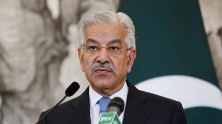 وزیر دفاع پاکستان، افغانستان را «منبع تروریسم» خواند