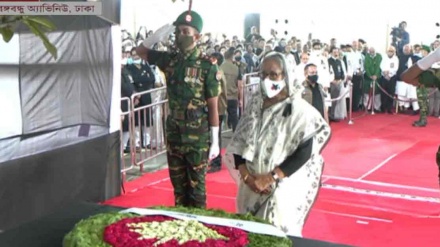 ২১ আগস্ট গ্রেনেড হামলায় নিহতদের প্রতি শেখ হাসিনার শ্রদ্ধা
