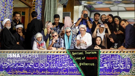 Rreth 500 turistë të huaj marrin pjesë në ceremoninë e zimbajtjes së Ashurasë në qytetin Jazd të Iranit