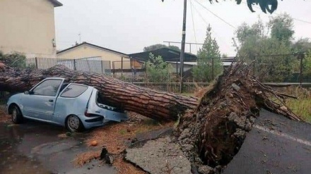 Maltempo Italia, trombe d’aria su Toscana, danni e feriti 