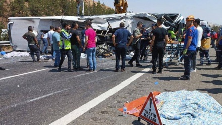 トルコ南東部で、事故現場にさらに車突っ込む事故が相次ぎ36人死亡、数十名が負傷