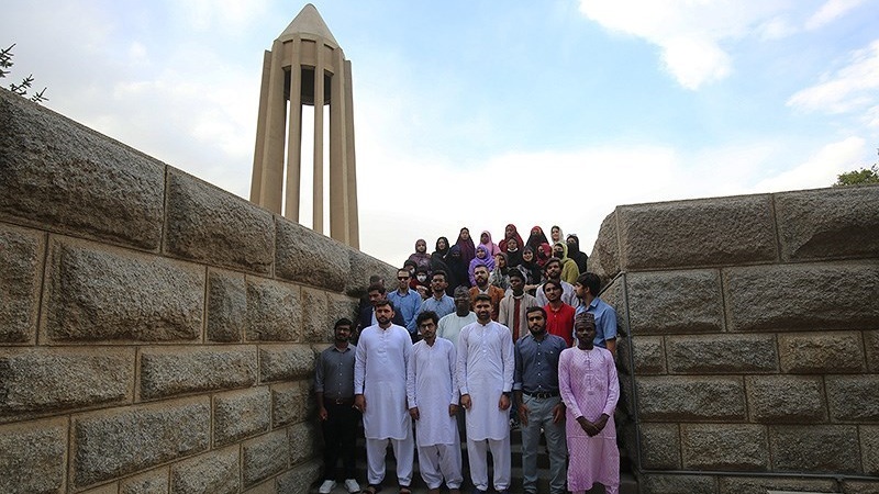 Mahasiswa asing di Hamedan, Iran.