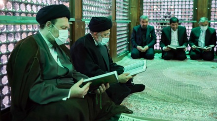 Pekan Pemerintah, Presiden Iran Ziarah ke Makam Imam Khomeini ra