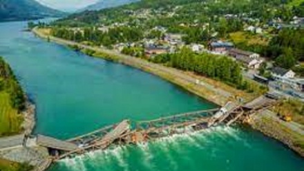 Norvegia: crolla ponte, due veicoli precipitati nel fiume