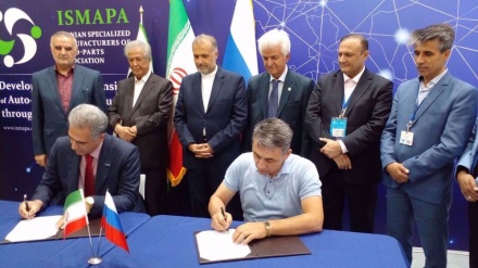  Iranian, Russian automotive firms sign $700 mln worth of MoUs 