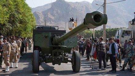 Parade Angkatan Bersenjata Iran di Sari, Khorramabad dan Mashhad (2)