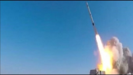 伊朗成功发射法塔赫360战略导弹