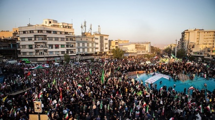 Pawai Akbar di Tehran untuk Mengecam Perusuh (2)