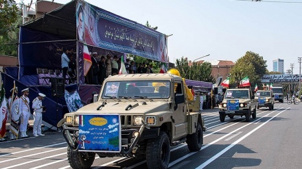 Parade Angkatan Bersenjata Iran di Sari, Khorramabad dan Mashhad (3)