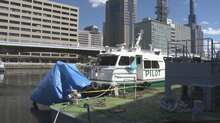 神戸沖で誘導ボートが防波堤に衝突・損傷　２人死亡