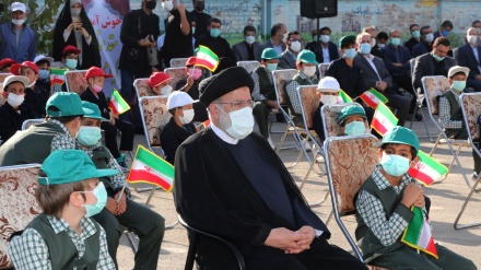 イラン全国の学校で新学期が開始