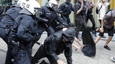 Germania: scontri tra polizia e manifestanti anti guerra davanti a una fabbrica di armi 