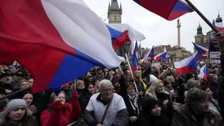 Protesta në Pragë kundër Bashkimit Evropian dhe NATO-s dhe kundër rritjes së çmimit të karburantëve