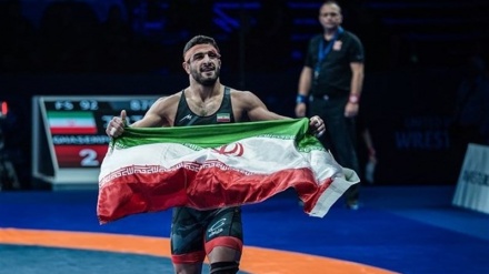 Kalahkan AS, Atlet Iran Sabet Emas di Kejuaraan Gulat Dunia