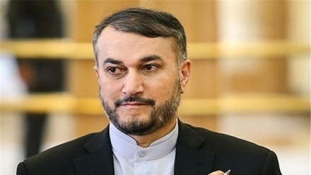 د ایران خارجه وزیر د اسلامي وحدت کانفرنس له میلمنو سره وکتل