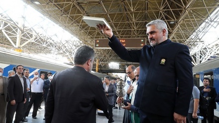 Peziarah Arbain Berangkat ke Ahvaz dari Stasiun Kereta Api Tehran