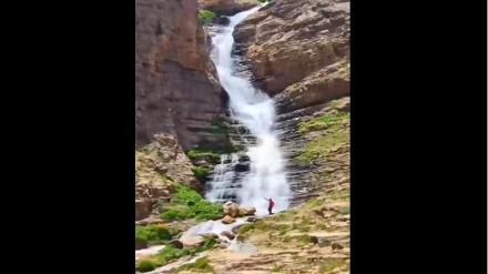 Çalus yolunda Siyah Çeşman şelalesi