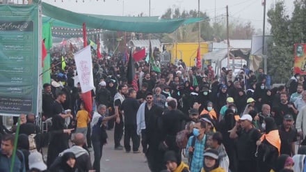 A Mawkib promoting Palestinian cause during Arba'een