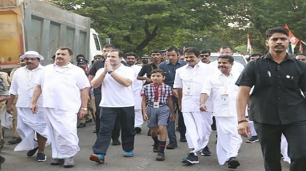 रोज़गार के लिए भटक रहा है, भारत का शिक्षित युवाः राहुल गांधी