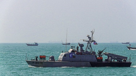 Gelar Manuver di Teluk Persia, IRGC Uji Coba Senjata-Senjata Baru