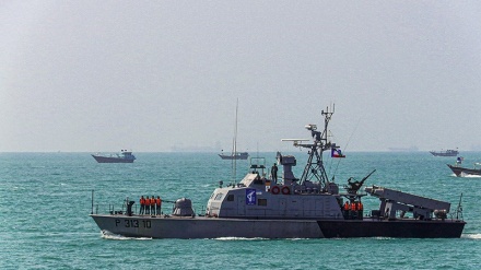 Parade Angkatan Bersenjata Iran di Bandar Abbas (2)