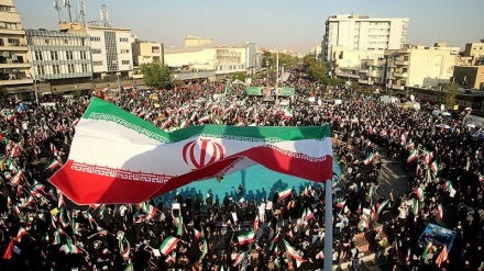 Pawai Akbar di Tehran untuk Mengecam Perusuh (4)